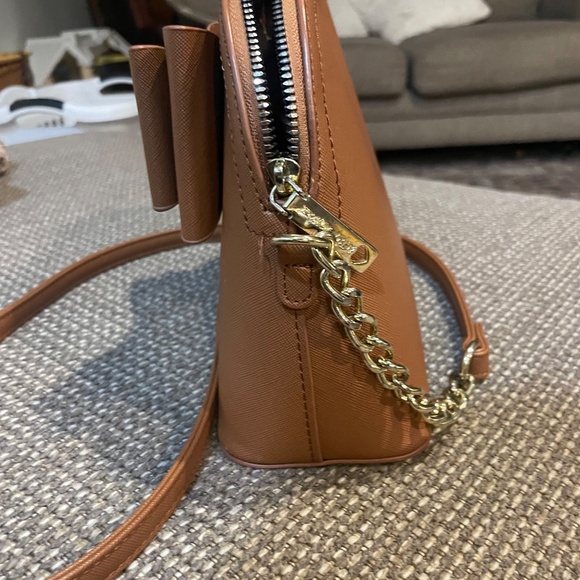 SOLD!! Betsy Johnson Brown Tan Bow Floral Interior Crossbody - Picture 4 of 8